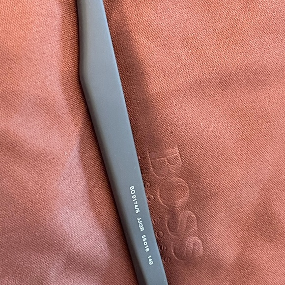 Hugo Boss sunglasses - brand new with case - Picture 6 of 7